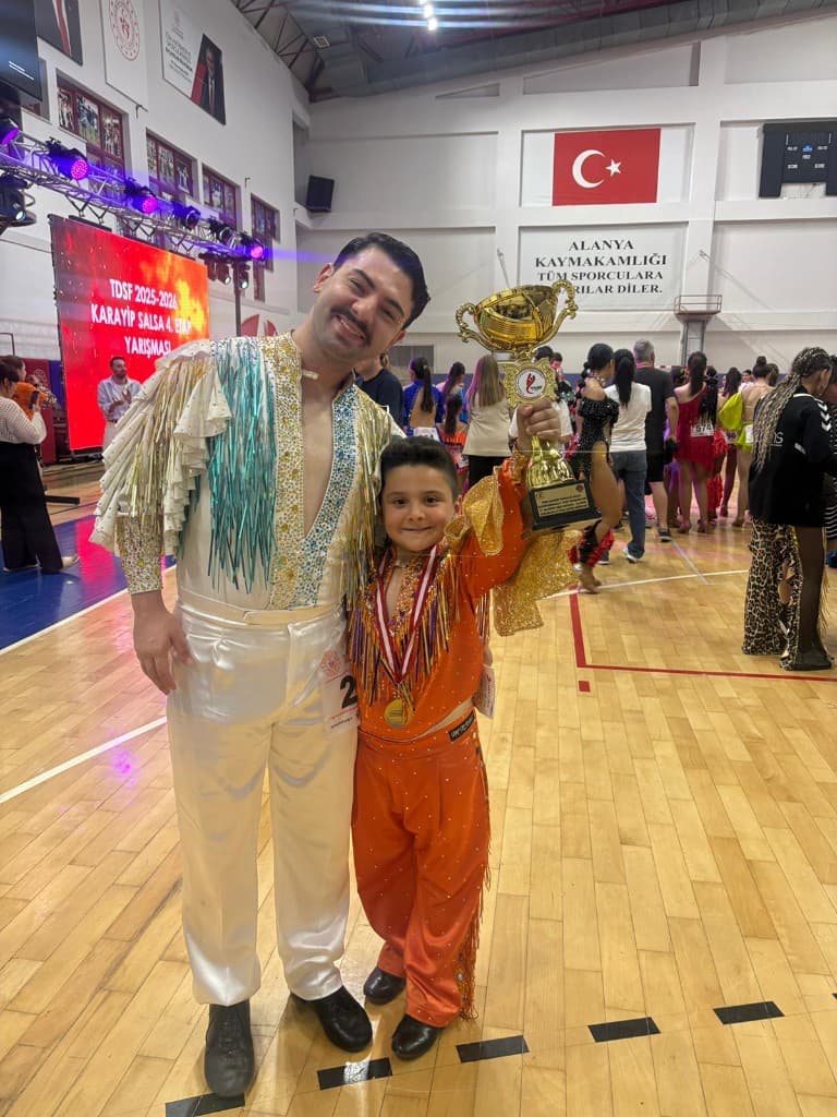 Eladans çocuk dansçı yarışmada